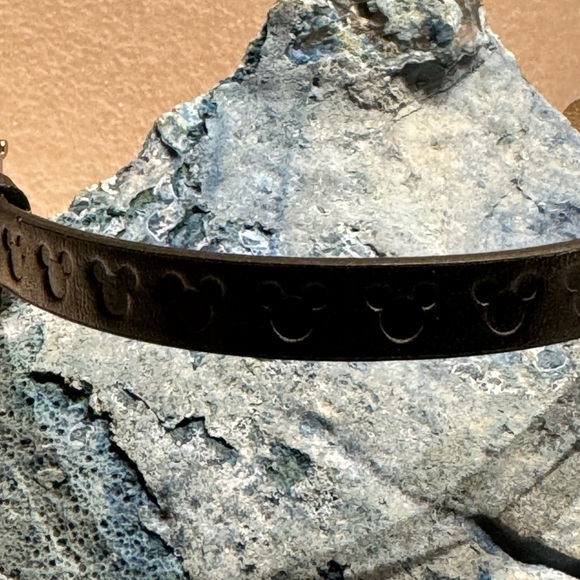 Disney IF YOU CAN DREAM IT, YOU CAN DO IT Bracelet w/embossed Mickey - Picture 8 of 16